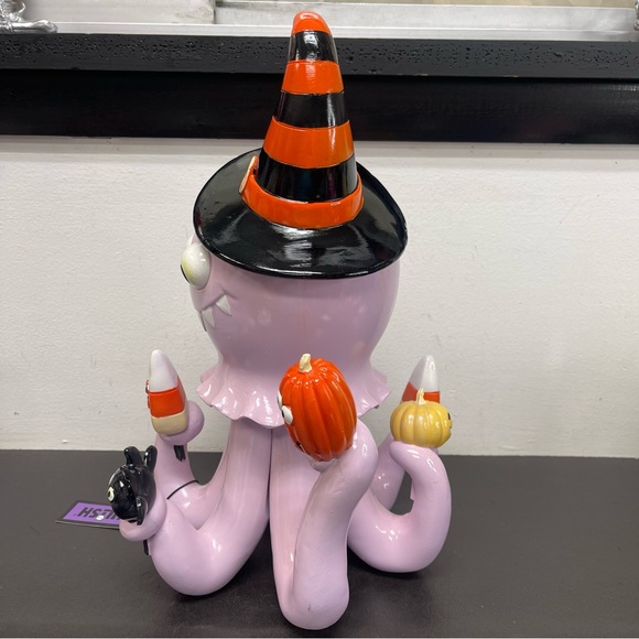 Viral Ghoulish Halloween Squid Octopus with Halloween Candy Figure - Picture 6 of 9